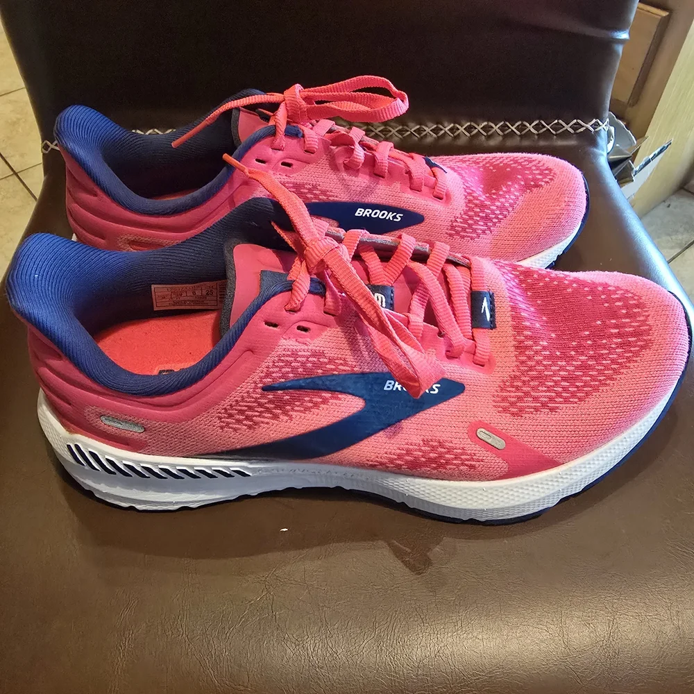 Brooks Women's Pink and Navy Running Shoes - Picture 4 of 8